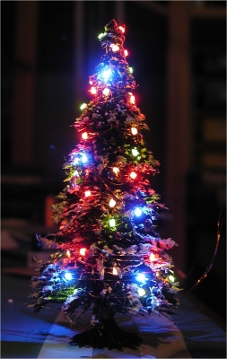 Madunia Weihnachtsbaum beleuchtet - Madunia Weihnachtsbaum beleuchtet